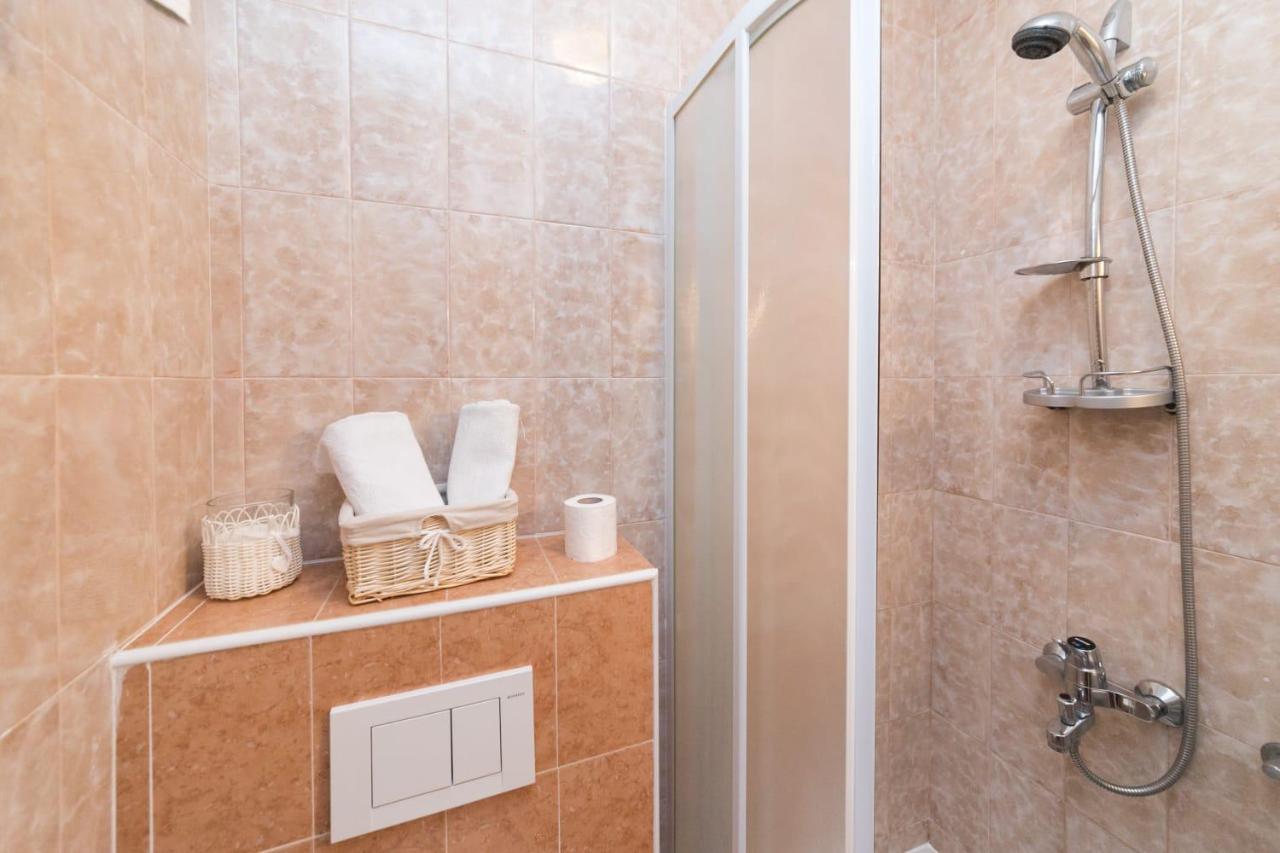 Mb Pag Bed&Breakfast Pag Town Bagian luar foto