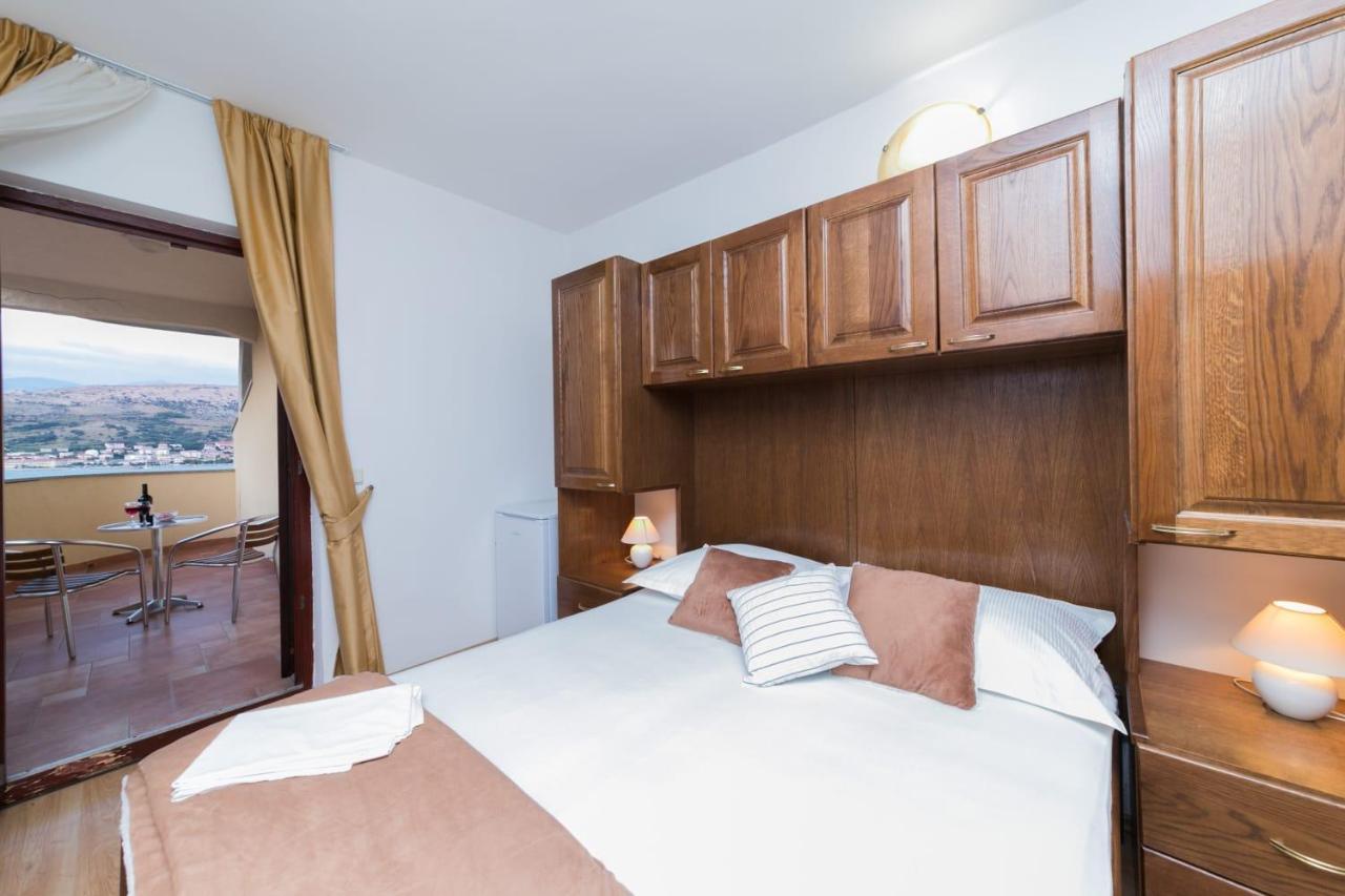 Mb Pag Bed&Breakfast Pag Town Bagian luar foto