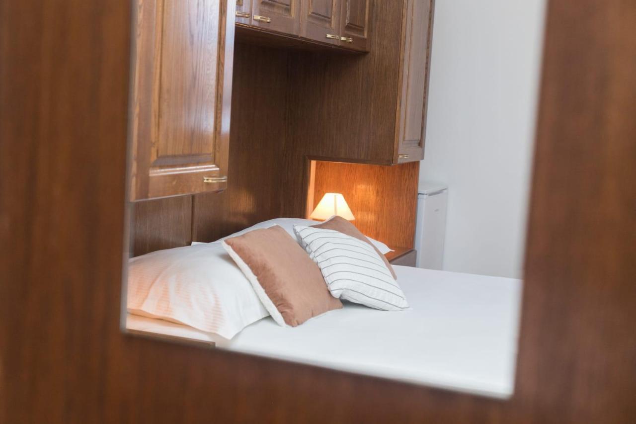 Mb Pag Bed&Breakfast Pag Town Bagian luar foto