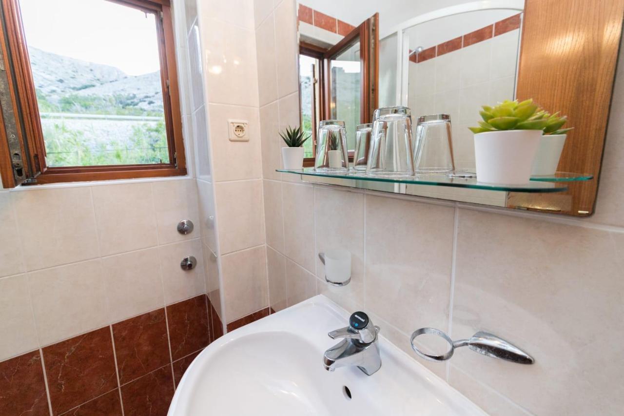 Mb Pag Bed&Breakfast Pag Town Bagian luar foto