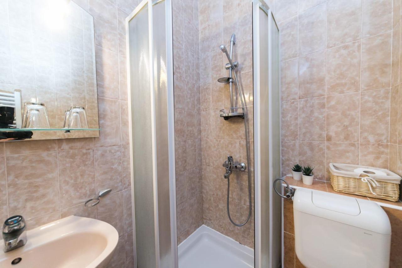 Mb Pag Bed&Breakfast Pag Town Bagian luar foto