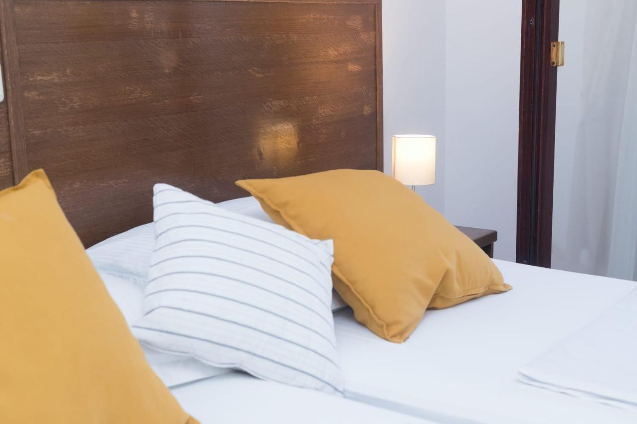 Mb Pag Bed&Breakfast Pag Town Bagian luar foto